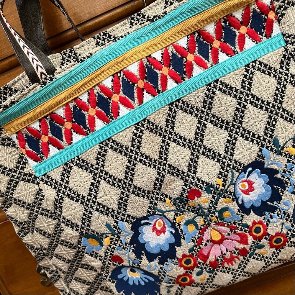 Kareena’s Embroidered Floral Tote Bag - Multicolor - Picture 12 of 12